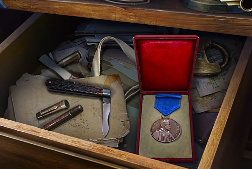 Murder in the Alps: The Heir - Investigation 12: Police Station Drawer